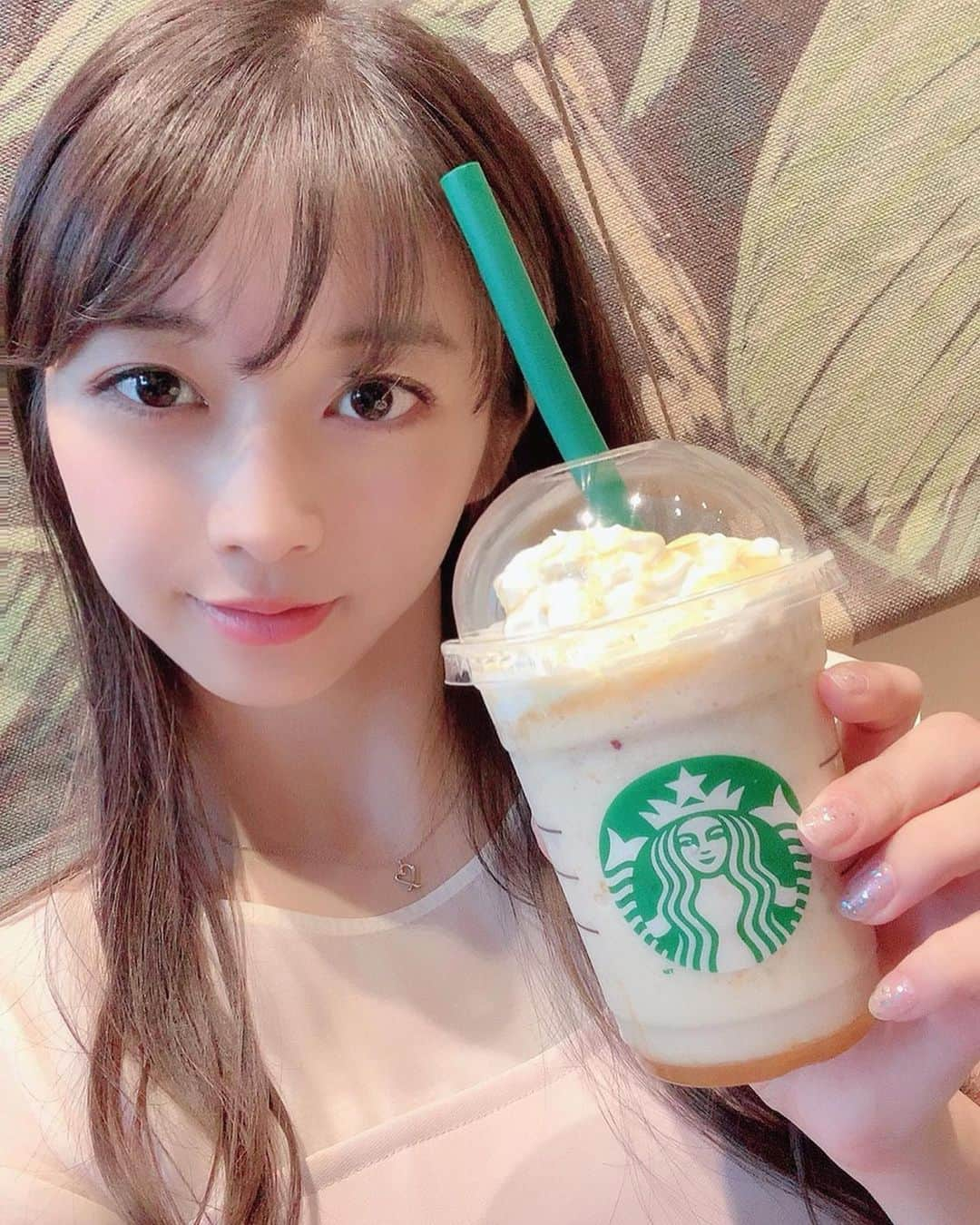 牧野真莉愛さんのインスタグラム写真 - (牧野真莉愛Instagram)「♡ ♡ ✨スイート ポテト ゴールド フラペチーノ✨ ・ 飲む前に写真撮った🐰まりあ ♡ ♡  #スターバックス #スイートポテトゴールドフラペチーノ #モーニング娘19 #morningmusume19」9月26日 17時45分 - maria_makino.official