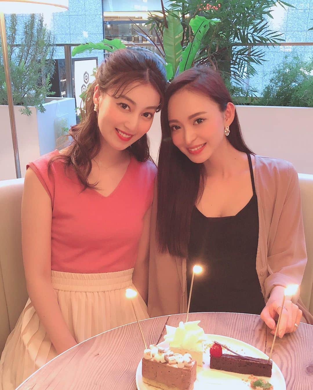 中北成美さんのインスタグラム写真 - (中北成美Instagram)「My sweeeeet honey🎀 . 愛する相方ちゃん お誕生日おめでとう🕊💓 . この関係に言葉はいりません🥳✨ . とりあえずいいたいのは 大好きということ😘 . そして、話し合いの中 凄いことを思いつきました。 みんなに早く お伝えできるよう頑張ります🤟🌼 . 新たな歳も素敵な1年にしようね🍀*゜ #twins #Happybirthdaygirl」9月26日 17時51分 - nrm10260