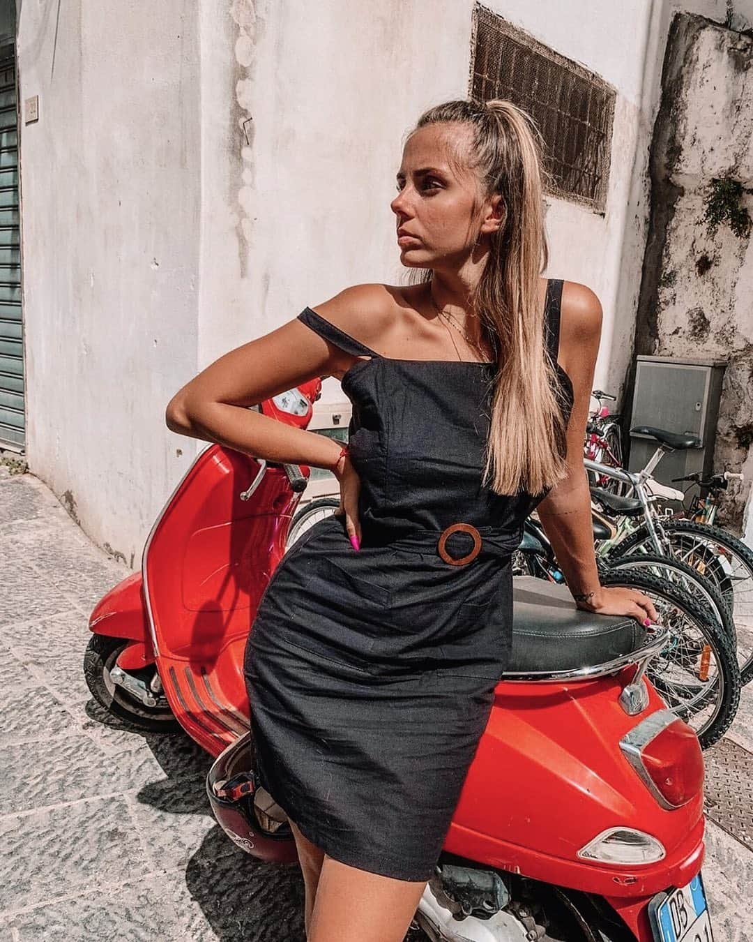 SHEINさんのインスタグラム写真 - (SHEINInstagram)「Better days are spent outside. 🏍️🌟@anaisquadratus_off Shop 'Zip Back Belted Cami Dress' link in bio. ID:770251 #SHEIN #SHEINgals #SHEINstyle #SHEINfw2019 #cami #dress」9月26日 17時55分 - sheinofficial
