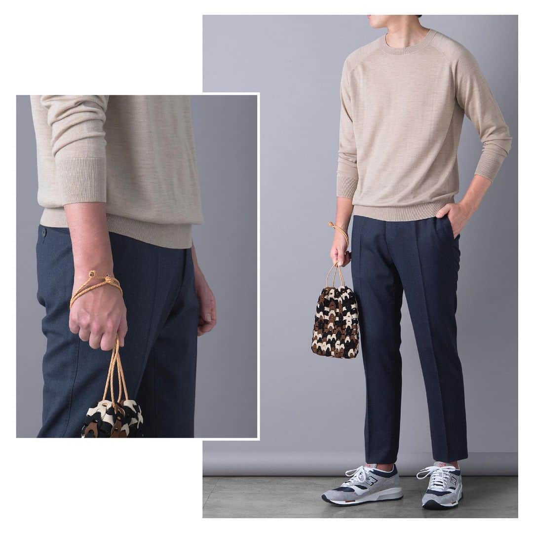 のインスタグラム：「【STYLE FILE】至高のウールカシミヤで秋支度 Exclusive Knits of Cruciani  16ゲージで編み立て、クリーンで上品な風合いに仕上げています。コシのある美しい落ち感が楽しめる、毛玉ができにくいニットです。  Knit: #CRUCIANI Pants: #PT01 Bags: #ILMICIO Shoes: #NEWBALANCE  @strasburgomens @cruciani_official @crucianijp  #strasburgo #strasburgomens #strasburgolife #stylefile #cruciani #mensfashion #mensstyle #mensclothing #ストラスブルゴ #ストラスブルゴメンズ #クルチアーニ #メンズスタイル #ニット #カシミヤ」