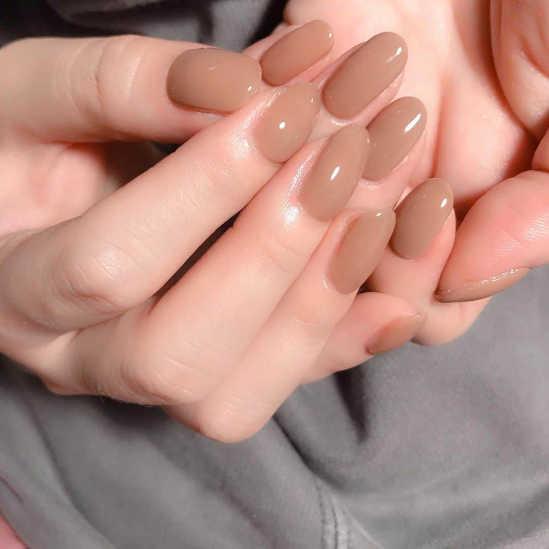 なかやまちえこのインスタグラム：「グレー×ブラウン×ベージュmix #nail #nails #nailart #ネイル #美甲 #ネイルアート  #clou #nagel #ongle #ongles #unghia #japanesenailart #manucure #네일 #젤네일 #네일아트 #네일리스트 #japanesenails #manicurist #gelnails #ワンカラーネイル #とぅるっとネイル #きゃりー ちゃん」
