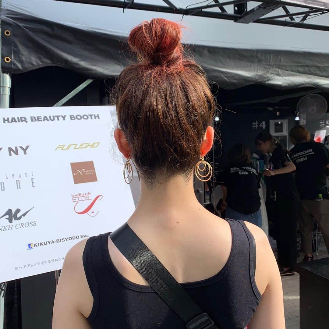 EXCEL official instagramのインスタグラム：「ULTRA japan Hair beauty boothに今年も参加致しました. ご来場頂いたお客様に様々なヘアアレンジをしましたのでぜひご覧ください✨ #ultrajapan #ultra #ウルトラ #ウルトラジャパン #ヘアアレンジ #ヘアーアレンジ #パーティーヘア #パリピ #パリピヘアー #お団子アレンジ #編み込みヘア #編み込みアレンジ #ヘアセット #カラー #ヘアカラー #ウルトラヘアー #前髪アレンジ #結婚式ヘア #結婚式アレンジ  #浴衣ヘアアレンジ #簡単ヘアアレンジ #小物ヘアアレンジ #ハーフアップ #ハーフアップアレンジ #シニヨンアレンジ #くるりんぱ #くるりんぱアレンジ #三つ編み風アレンジ #三つ編み #大人ヘアアレンジ」