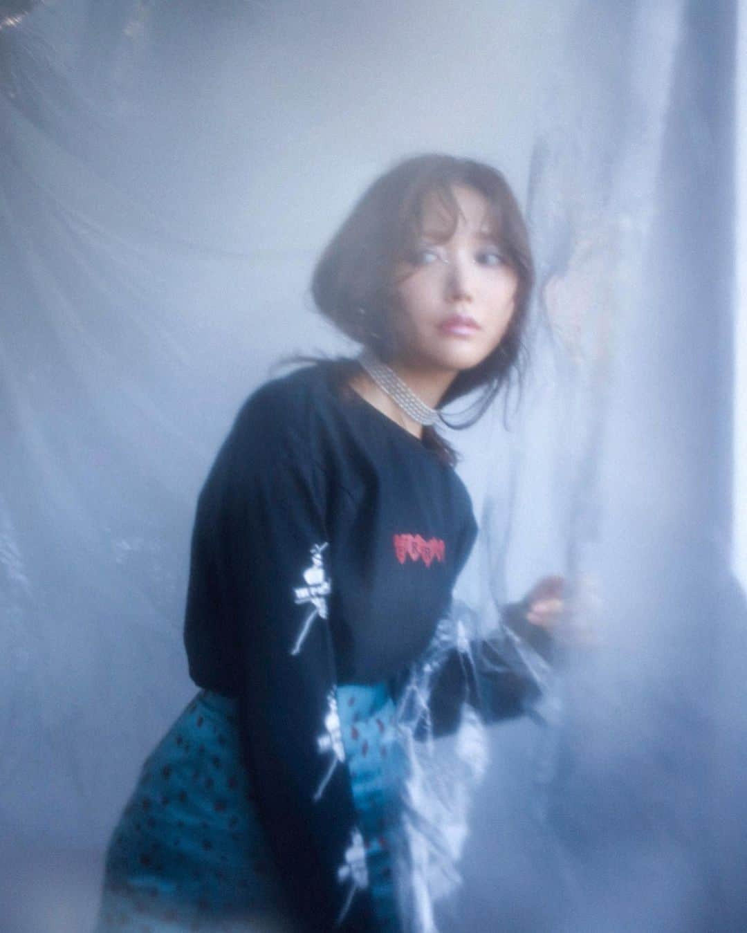 菅野結以さんのインスタグラム写真 - (菅野結以Instagram)「Crayme, 2019-2020 A/W﻿ - philia -﻿ ﻿ ロンT×パールチョーカーの組み合わせが﻿ ミスマッチでかわいい﻿ チョコミント色のダルメシアンスカートも﻿ めずらしくておすすめ🍨﻿ ﻿ photo： @norikazu1980 ﻿ hair&make： @megumikuji_luckhair ﻿ styling&direction&model： @yui_kanno  #crayme #philia #error #dalmatian #tshirt」9月26日 18時22分 - yui_kanno