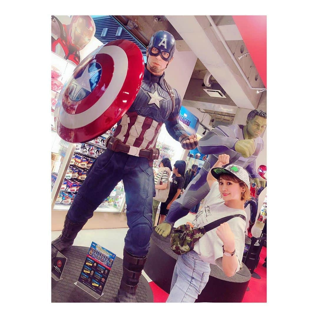 日向カンナさんのインスタグラム写真 - (日向カンナInstagram)「アベンジャーズ 好きなんですか❓っと聞かれるので、、、 大好きです🥺🥺🥺！ エンドゲームは何度見ても、涙が出ます😢💦大好きなアイアンマンにもう会えないのが寂し過ぎて、休みの日ふ都内や海外のアベンジャーズ にいっぱい会いに行ってますよ☺️💓 ・ ちゃっかり、カンナ&みゆでアベンジャーズ のYouTubeを少しやっているので、良かったら検索して観てくださいね😉🌷「カンナ&みゆ」で出てきます♪ まだまだ未熟な知識ですが、好きな気持ちは止まりません💕 ・ 今はエージェントオブシールドを1日一話とか見て、裏側も勉強中です☺️✨ ・ グッズとして集めているのは、MARVELと、ワンピースと、トイストーリー😊🌈 私の人生も、冒険であり続けますっ❗️ ・ 皆さんは、映画やアニメでハマってるものとかありますか🦸‍♀️？？？ ・ #アベンジャーズ #marvel #marvellegends #マーベル #ヒーロー  #マーベル好き #トイサピエンス #原宿 #ワンピース #トイストーリー #カラフル #人生は冒険 #冒険好き #ヒーローになりたい #キャプテンアメリカ #アイアンマン #キャプテンマーベル #コスプレ #夢 #憧れ #目標 #趣味 #冒険 #強い女性 #かっこいい #ショートヘア #youtube #エージェントオブシールド」9月26日 18時24分 - kanna_hinata