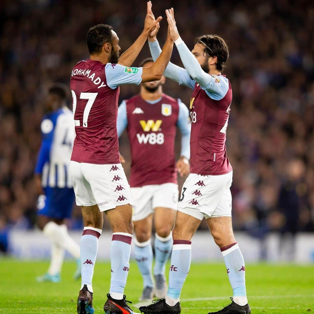 ホタさんのインスタグラム写真 - (ホタInstagram)「Good win yesterday and for the next round. Happy for my first goal in claret and blue ⚽️ thanks all the fans for traveling 🔝 #carabaocup AVFC」9月26日 18時33分 - kingjota23