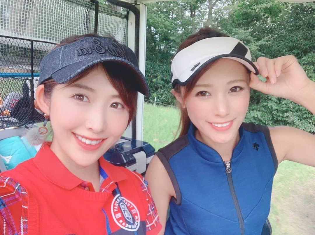 千代田唯さんのインスタグラム写真 - (千代田唯Instagram)「ゴルフ日和⛳️✨ 帽子を忘れちゃって、、orz 買おうと思ったらひかりちゃんがなんと2つ持ってて貸してくれました😂💗 ベスコは届かなかったけど、すごく手応えあるゴルフだったの✨✨ゴルフもっと上手くなりたい！！千代田火がつきました🐰💓 #ゴルフ日和 #ゴルフ大好き #ゴルフウェア #マンシングウェア  #デサントゴルフ #目指せベスト更新」9月26日 18時39分 - chiyodayui0920