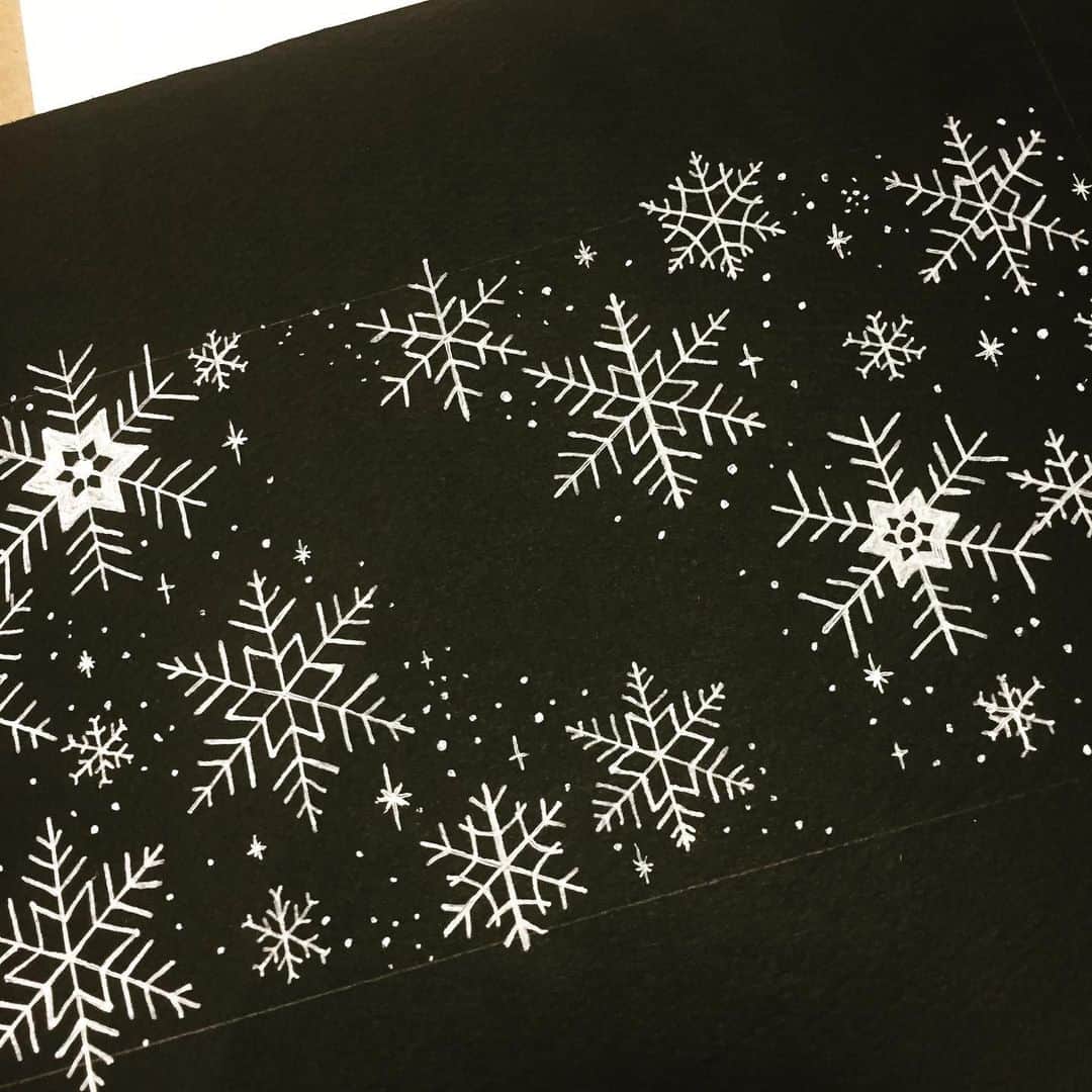 machiさんのインスタグラム写真 - (machiInstagram)「やっぱり可愛い雪の結晶柄◡̈*✧ * まだまだ暑いですが、ハロウィン飛び越えてクリスマス仕様です❄︎❄︎❄︎ * * * * * #お仕事#雪#雪の結晶#雪の結晶柄#可愛い#クリスマス#ホリデー#お絵かき#Illustration#watercolor#watercolorpainting#pen#pendrawing#drawing#イラスト#ペン画#水彩#machicosmeillust」9月26日 18時41分 - material_2014