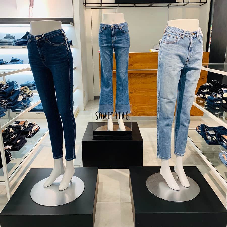 のインスタグラム：「SOMETHING JEANS 40 WOMEN Until 10/1 At 3F 『DENIM SELECTION』 詳しくはプロフィールURLをチェック！ #Hankyu #HANKYUMODE #umedahankyu #阪急うめだ本店 #うめだ阪急 #阪急百貨店 #osaka #umeda #mode #denimselection #somethingjeans #サムシング #denim #デニム」