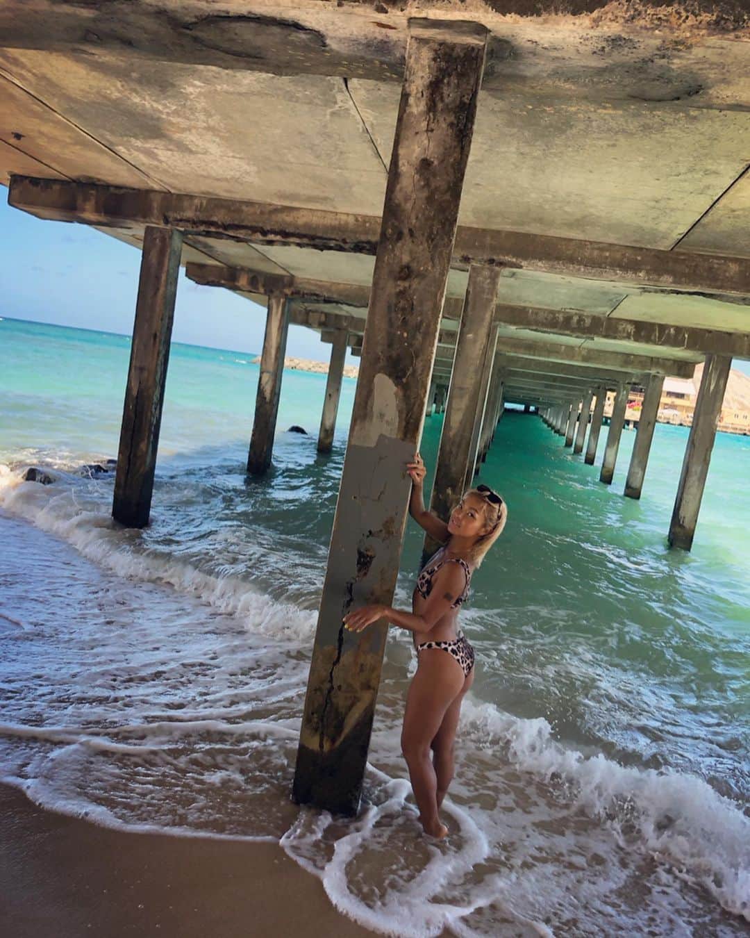 Nazukiのインスタグラム：「Makai Research Pier✨✨✨ 行きたかった場所😊  日本帰ります🇯🇵 #hawaii #hawaii🌺 #beach #hawaiitrip #makairesearchpier  #trip #vacation」