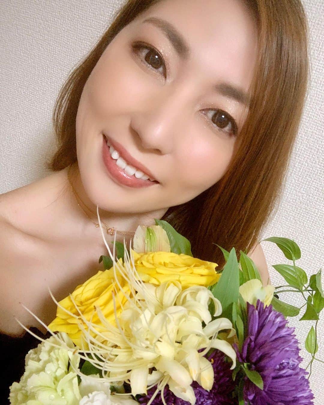 のインスタグラム：「昨日いただいたお花💐 いつもありがとうございます😊💓」