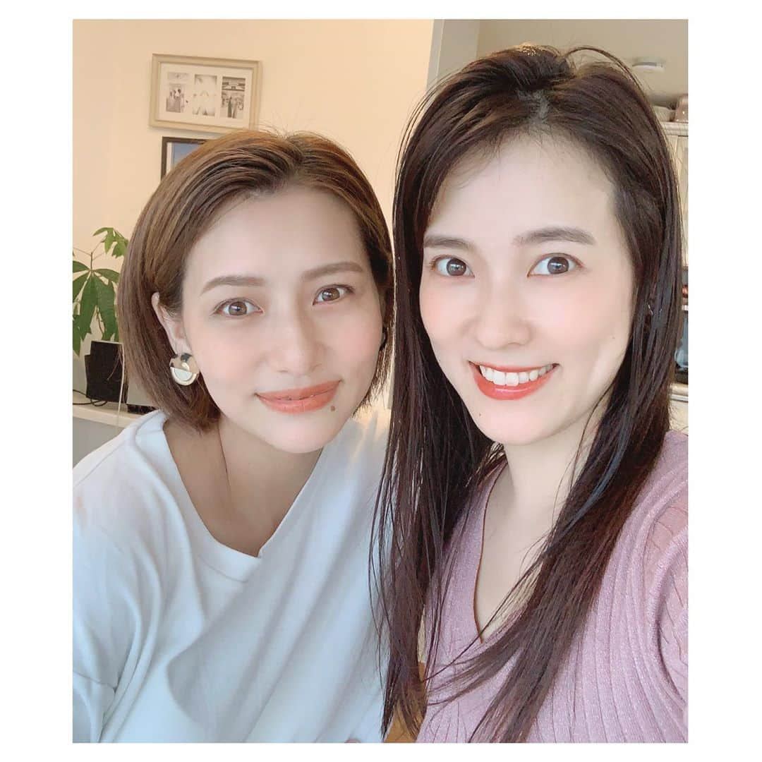 奈津子さんのインスタグラム写真 - (奈津子Instagram)「地元・千葉の親友ヨウコと久々に会えました💕美人すぎる三児の母で、先輩妻として色々きけて楽しかった…かわいい子供たちとも遊ばせてもらってオキシトシン大放出(スワイプしてね)お家の家電アドバイスまでしちゃったよ✌️😘笑。ルンバとウォーターサーバーの良さを熱弁したよ。ちなみにヨウコの家の流しには生ゴミを流しで自動で処理してくれる仕組みがあって、超憧れました。アレいいですね。大人になると環境が変わって話題も変わるけどそれもまた良いもんです。 ・ #家電 #家電好き #家電女優 #奈津子 #美人人妻 #新妻 #赤ちゃん #幼なじみ #千葉」9月26日 19時42分 - natsuko_kaden