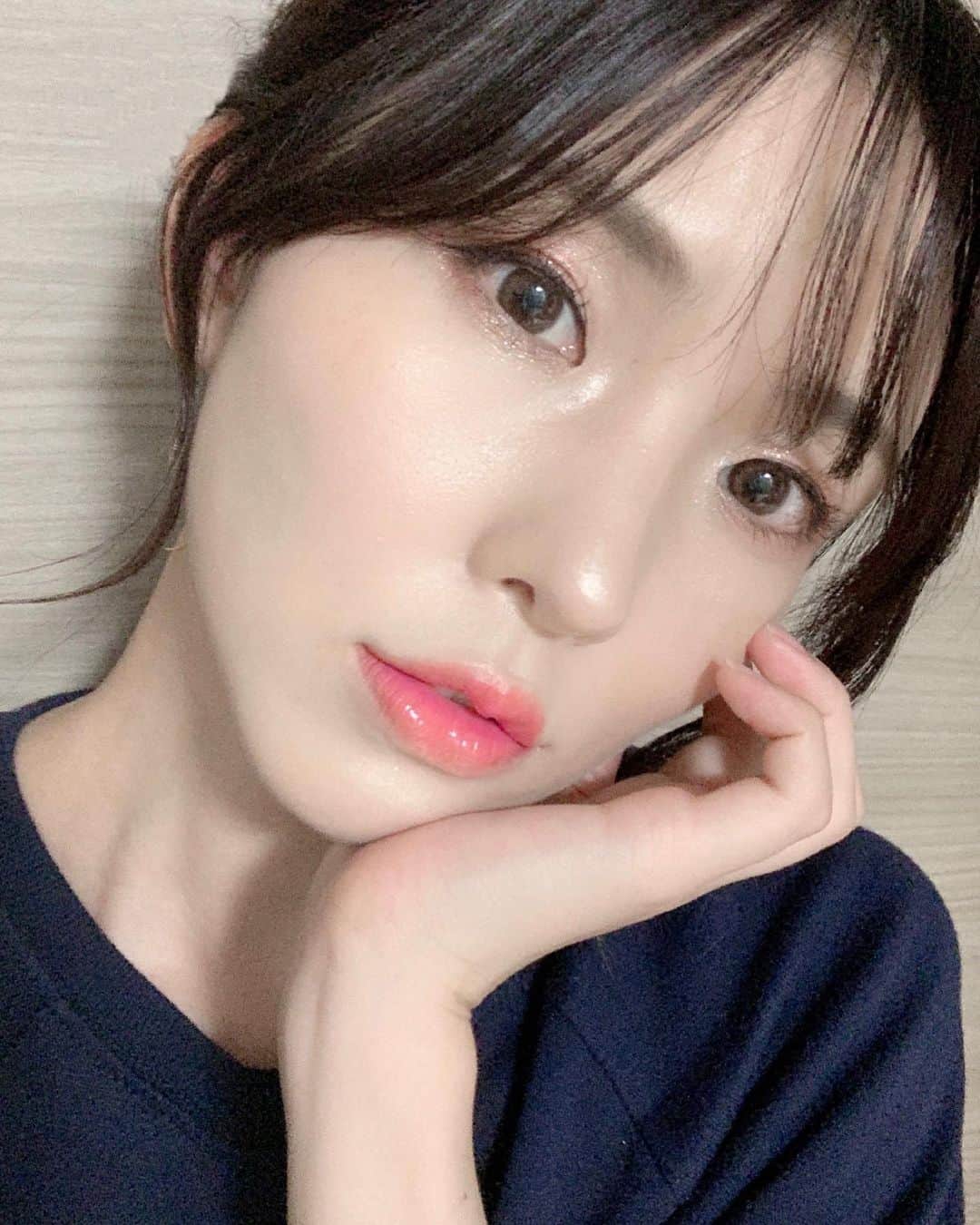のインスタグラム：「I'm finally getting used to my black hair…﻿ ﻿ 黒髪﻿ やっと見慣れてきた💄﻿ ﻿ ﻿ ﻿ ﻿ ﻿ #黒髪メイク #黒髪メイク研究中 #黒髪女子 #blackhair #blackhairstyles #lipmakeup #白肌 #児玉アメリア彩 #clioproeyepalette #japanesegirl #japanesemodel #selcaday #셀카 #분장」