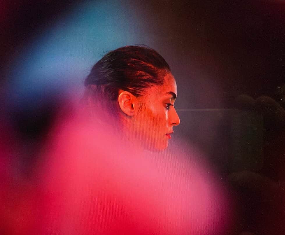 リンジー・モーガンのインスタグラム：「Still ✨ . . .  I’ve been searching for stillness this year.  Focus.  More precision.  Slowing everything down.」