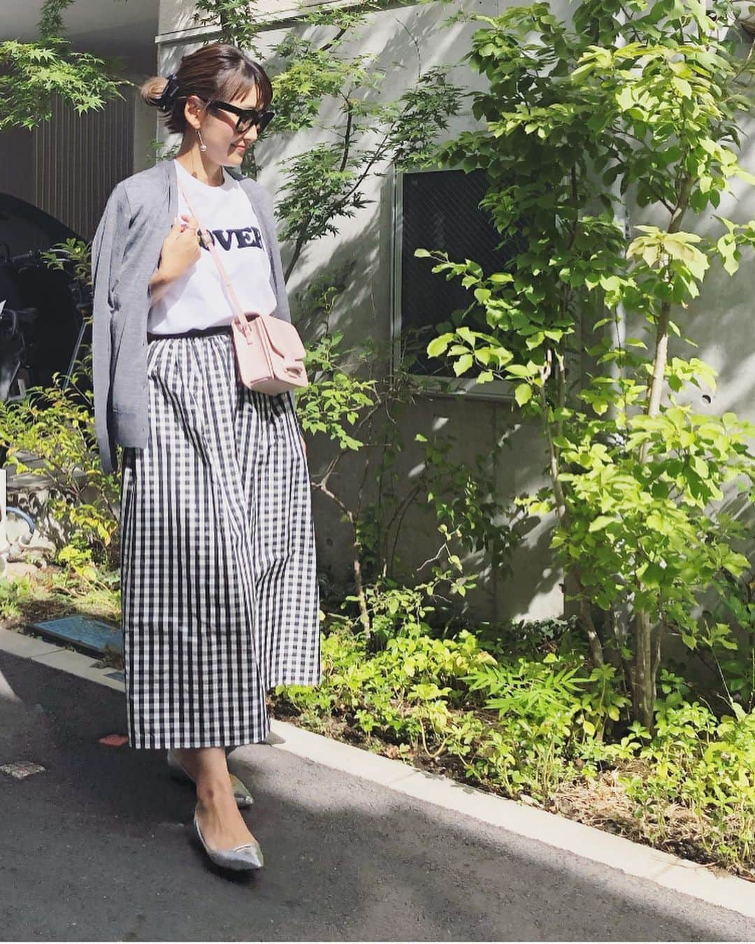 t.krmeさんのインスタグラム写真 - (t.krmeInstagram)「SunnyDay🔆 朝晩は涼しくなりましたね~ * Tops: #littleblack_jp Skirt: #maronenonfee  Shoes: #pellico Bag: #vasic #fashion #cordinate #casualstyle #vasicnewyork  #ママコーデ  @maronenonfee @littleblack.jp @vasic_japan @pellico_japan」9月26日 21時52分 - t.krme