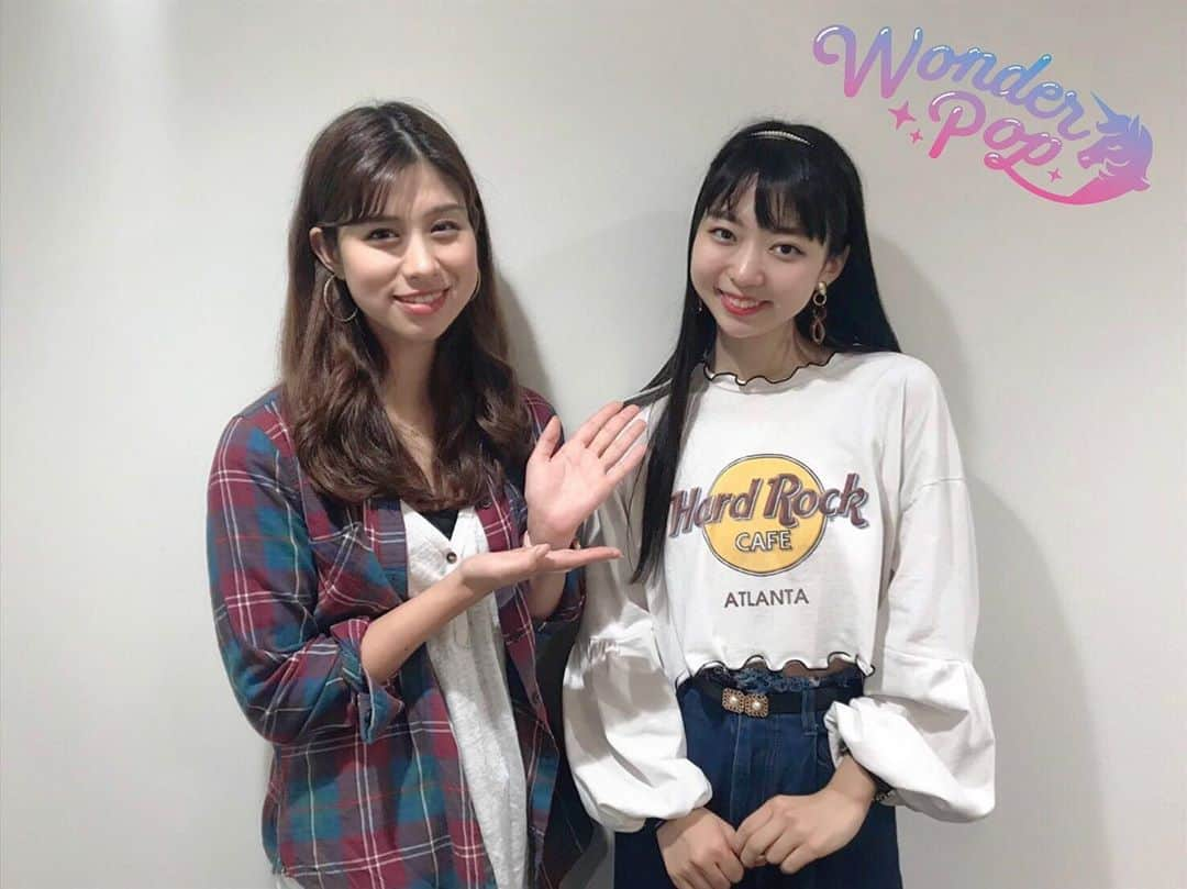 高樹リサさんのインスタグラム写真 - (高樹リサInstagram)「先週のFM802 WONDER POP 4時台のゲストは 竹内アンナちゃん🤗✨ 季節が変わるとアンナちゃんに会える、、そんな気持ちでいつもお話できるのが楽しみ😊 新しいことにトライしてみたという最新EPの「at Three」は歌詞にメロディにトキメキがいっぱい。 艶やかな歌声がまた素敵🤗 先日のワンマンライブも素晴らしかった〜✨ . そして、今年も #ミナホ に出演してくれます！🥰た！の！し！み！！ . #radiko タイムフリーは明日までです🦄 #FM802 #802わんだー」9月26日 22時04分 - lisalisa_takagi