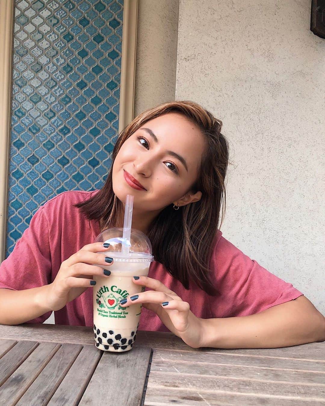 のインスタグラム：「感謝。 30万人フォロワー様ありがとうございます🧡 こうやって私のinstagramに興味持ってフォローしてくれることが本当に嬉しい🧡 いつも言ってるけど皆んながあっての私なので感謝しかありません。 これからも応援してくれると嬉しいです❤️ * #300k #follower #thankyou #followers #happy #funnyface #anniversary #girl #urthcaffe #fashion #boba #earlgrey #fashion #outfit #summer #autumn #30万人 #記念 #嬉しい #感謝 #記念日 #幸せ #カフェ #変顔 #写真 #カメラ #女子 #アースカフェ #タピオカ #嬉しくて変顔してしまった」