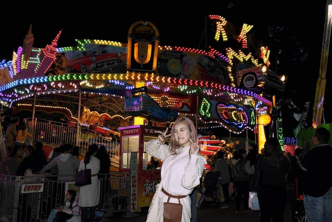 小林レイミさんのインスタグラム写真 - (小林レイミInstagram)「I can't say anything …😭🎠🎡🎢💗🔥 #melbourneroyalshow #royalshow #amusementpark #neonlights #nightview #nikon1j5 #nikontop #merrygoround #damn #traveller #tourist #trip_shot #wonderful #weekendvibes #travelawesome」9月26日 22時13分 - _reimi._____