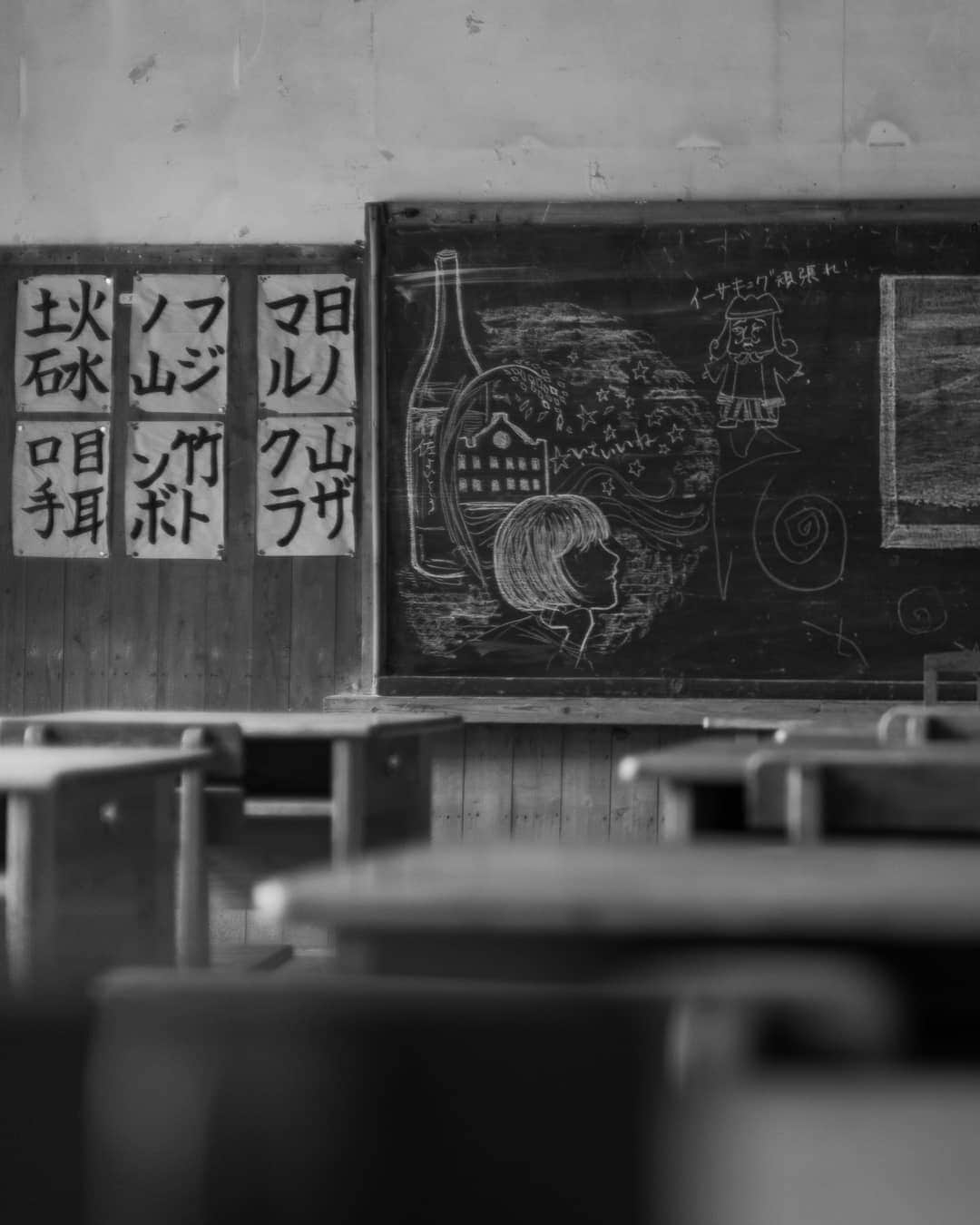 鹿児島よかもん再発見のインスタグラム：「伊佐市大口の布計小学校跡へ(^-^)/ よりノスタルジックに  過ごした事のない学舎だけど、まるで過ごしていたような不思議な気持ちに  #鹿児島 #鹿児島観光 #どんどん鹿児島 #伊佐市 #伊佐市観光 #伊佐市大口 #布計 #布計小学校 #廃校 #校舎 #木造校舎 #japan #kagoshima #鹿児島愛最強写真展」