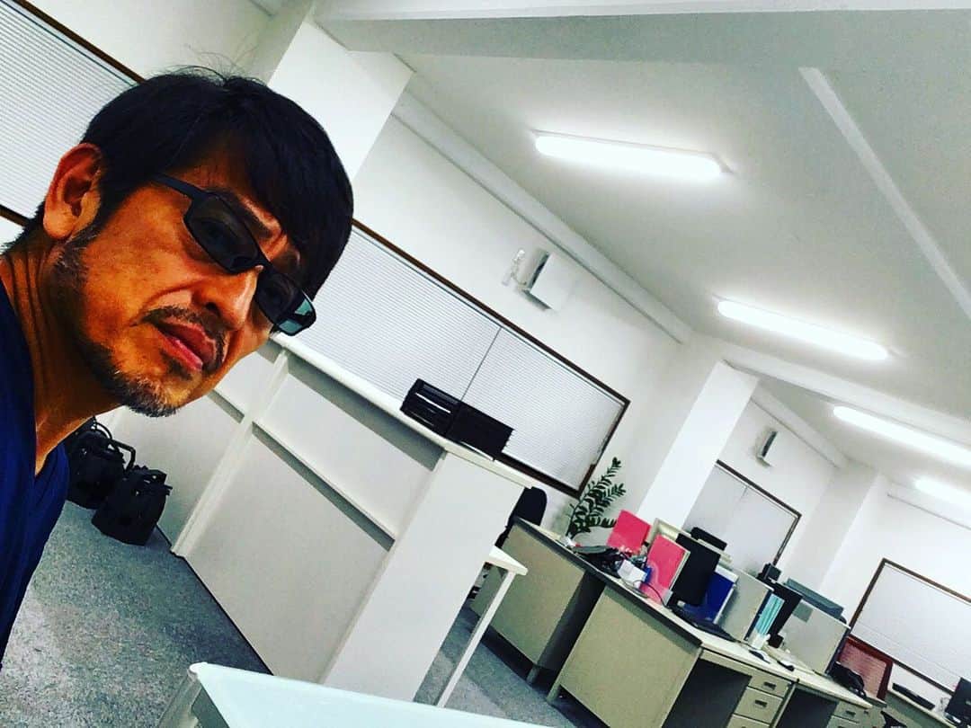 木村圭作さんのインスタグラム写真 - (木村圭作Instagram)「一足お先にオールアップ‼️ 明日は絶対筋トレしない！何がなんでも筋トレはお休み！好きなもん食べて酒を飲む！🍻 ‥リバウンドだけは気をつけよ。😅 #映画 #撮影」9月26日 22時09分 - keisakukimura