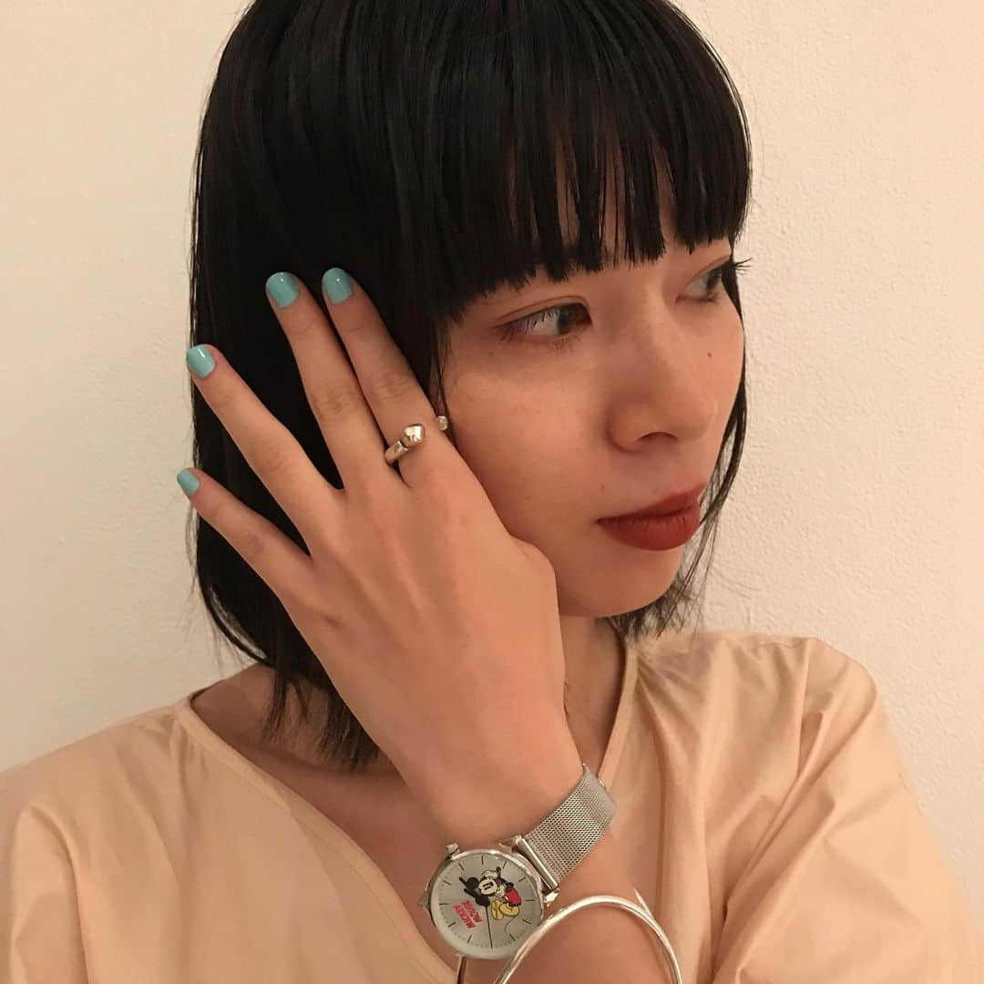SPRiNGさんのインスタグラム写真 - (SPRiNGInstagram)「お洒落な人が夢中！ 今月のスプリング付録はミッキーマウスデザインの腕時計です⭐️お洒落ガールとお揃いにしちゃいましょ😘✨ こちらは〈通常版〉の付録です。 #fashion#makeup#beauty#時計#ミッキー#ミッキーマウス#雑誌付録#腕時計##スプリング#スプリング11月号#宝島社#高橋愛#佐藤栞里#とんだ林蘭#吉田怜香#えみそん#荻原桃子」9月26日 22時15分 - spring_tkj