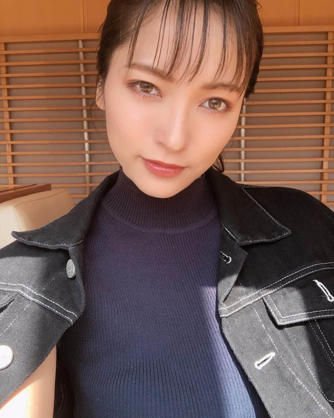 樋浦結花さんのインスタグラム写真 - (樋浦結花Instagram)「・ カラーマスカラにハマってるよ🧡 ・ この日は @whomeeigari の 💖terracotta pink💖をつけました💕 ・ カラーメイクはまずはマスカラからが取り入れやすい🤭✨ カラーメイクへの苦手意識をなくして いろいろチャレンジしたいな〜🧡💛🧡💛✨ ・ ・ #whomee #whomeeigari #teracottapink #カラーマスカラ　#カラーメイク　#makeup #colormakeup #テラコッタピンク」9月26日 22時16分 - hiura_yuika