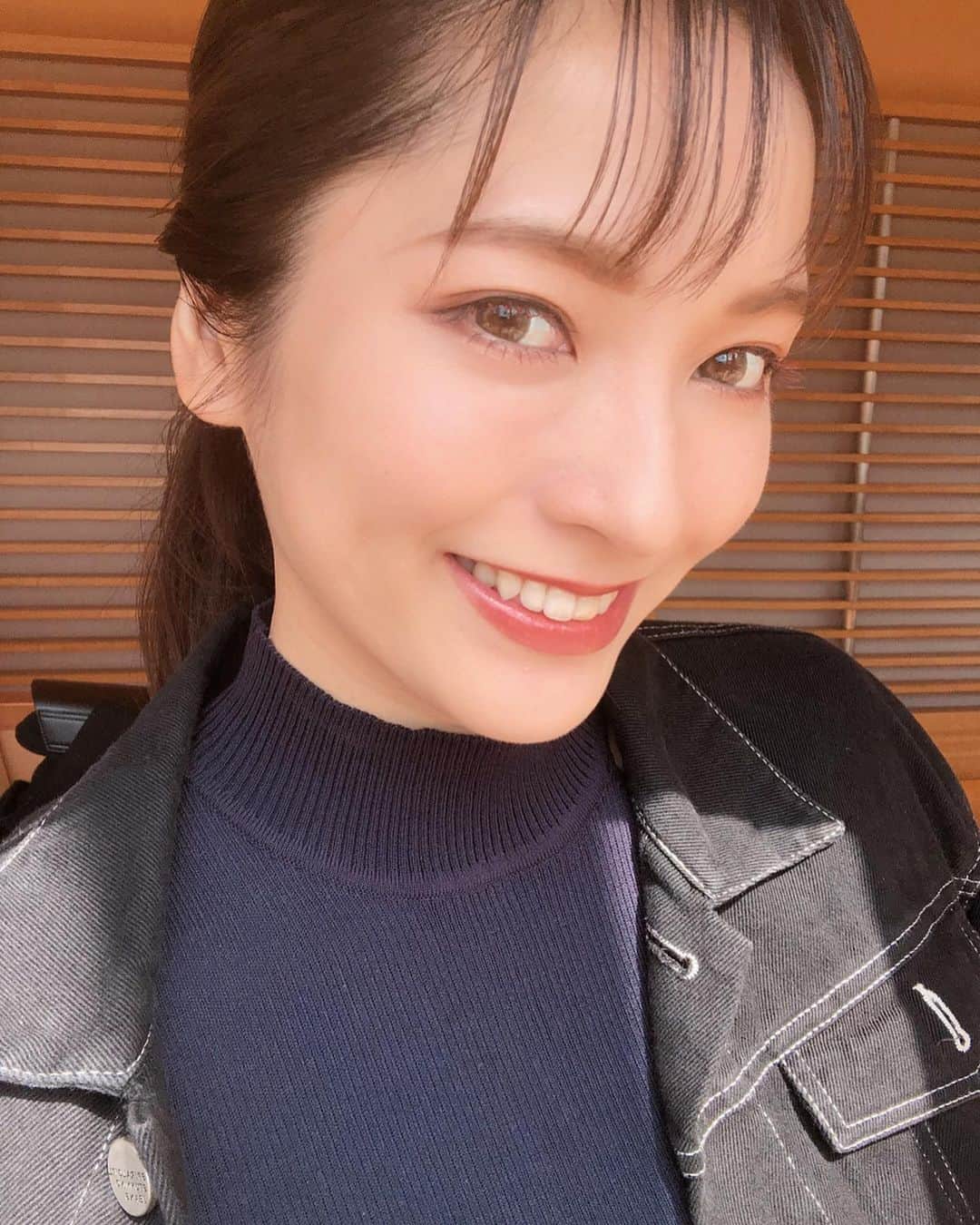 樋浦結花さんのインスタグラム写真 - (樋浦結花Instagram)「・ カラーマスカラにハマってるよ🧡 ・ この日は @whomeeigari の 💖terracotta pink💖をつけました💕 ・ カラーメイクはまずはマスカラからが取り入れやすい🤭✨ カラーメイクへの苦手意識をなくして いろいろチャレンジしたいな〜🧡💛🧡💛✨ ・ ・ #whomee #whomeeigari #teracottapink #カラーマスカラ　#カラーメイク　#makeup #colormakeup #テラコッタピンク」9月26日 22時16分 - hiura_yuika