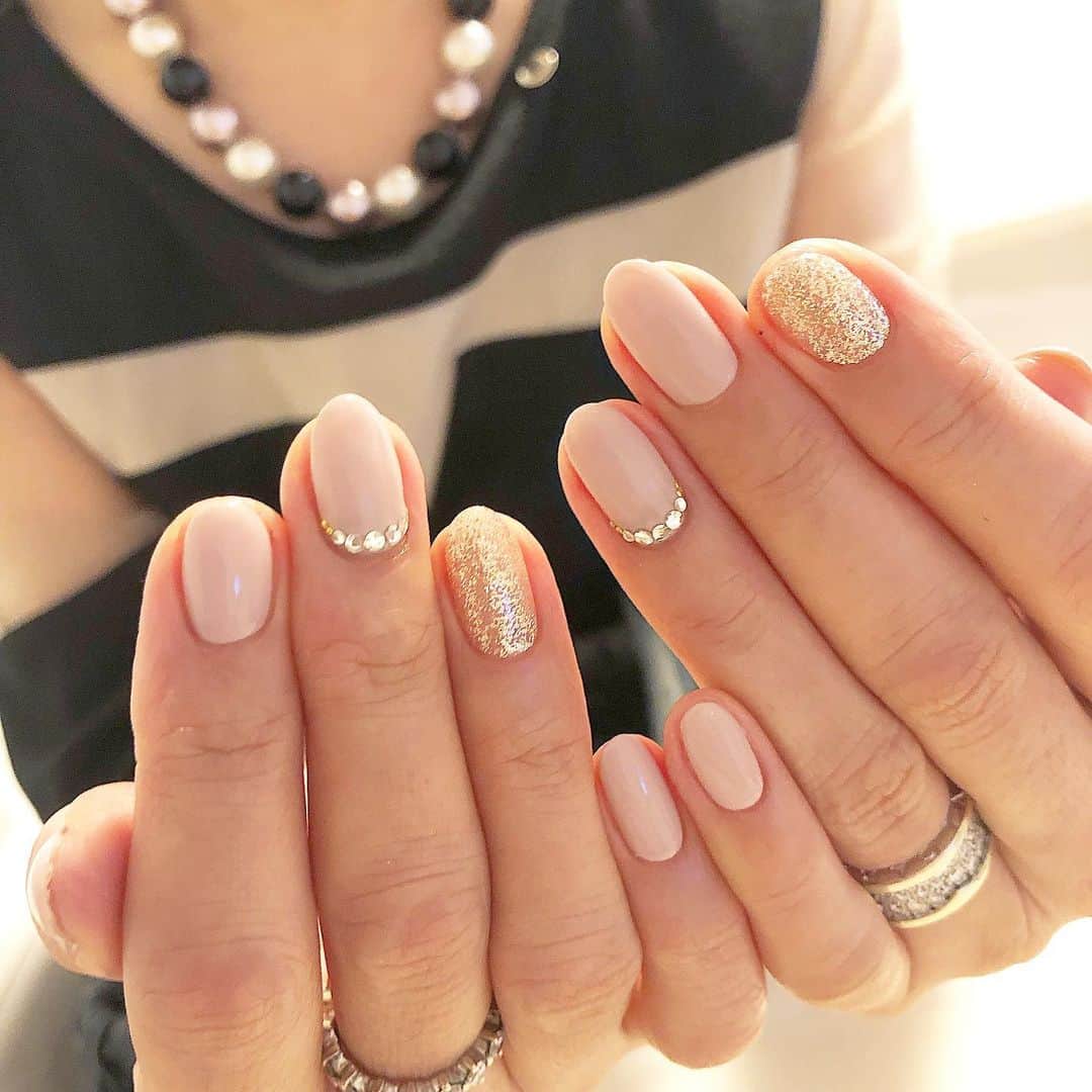 Kana Kobayashiさんのインスタグラム写真 - (Kana KobayashiInstagram)「やっぱりキラキラはやめられない #nails #ring #accessory  みたいなネイル #ネイル #キラキラ ネイルは #fashion」9月26日 22時19分 - anela_kana