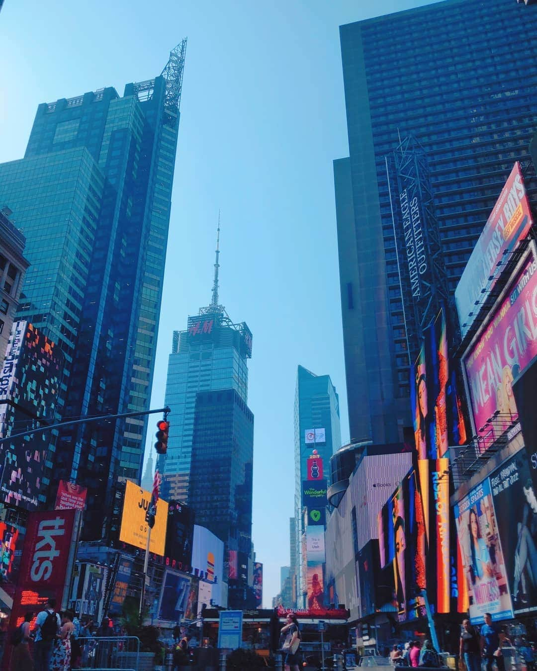 emiemieminkoさんのインスタグラム写真 - (emiemieminkoInstagram)「NY思い出  #timessquare  見たことある〜ってなった＼(^o^)／ おしゃれBARBER発見したり、ルプティツアーのミサンガ買ってもらったり😊  楽しかった〜＼(^o^)／ NYはとってもいい人だらけ(^o^) 困ってたらすぐ助けてくれた。  #nyc #ny #america #usa#美容師#美容師の休日 #ルプティプランス #中崎町 #emiemieminkoworldtravel」9月26日 22時36分 - emiemieminko