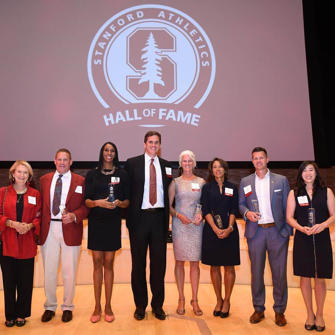 フォルケ・アキンラデウォさんのインスタグラム写真 - (フォルケ・アキンラデウォInstagram)「This past weekend I was inducted into the Stanford Athletics Hall of Fame and I’m still processing the magnitude of this honor.  Since I was a young girl, I had the lofty dream of attending Stanford University. So to have been granted the opportunity to not only earn a degree from the university, but to also compete playing the sport I love was beyond magical.  I am truly humbled and honored to have my name amongst the Stanford greats. I didn’t accomplish any of this on my own though. If not for God’s blessings, my teammates, coaches, family, and support system, I wouldn’t be where I am today. I am forever grateful and forever humbled. 🙏🏾 📷: @gostanford」9月26日 22時41分 - folukea