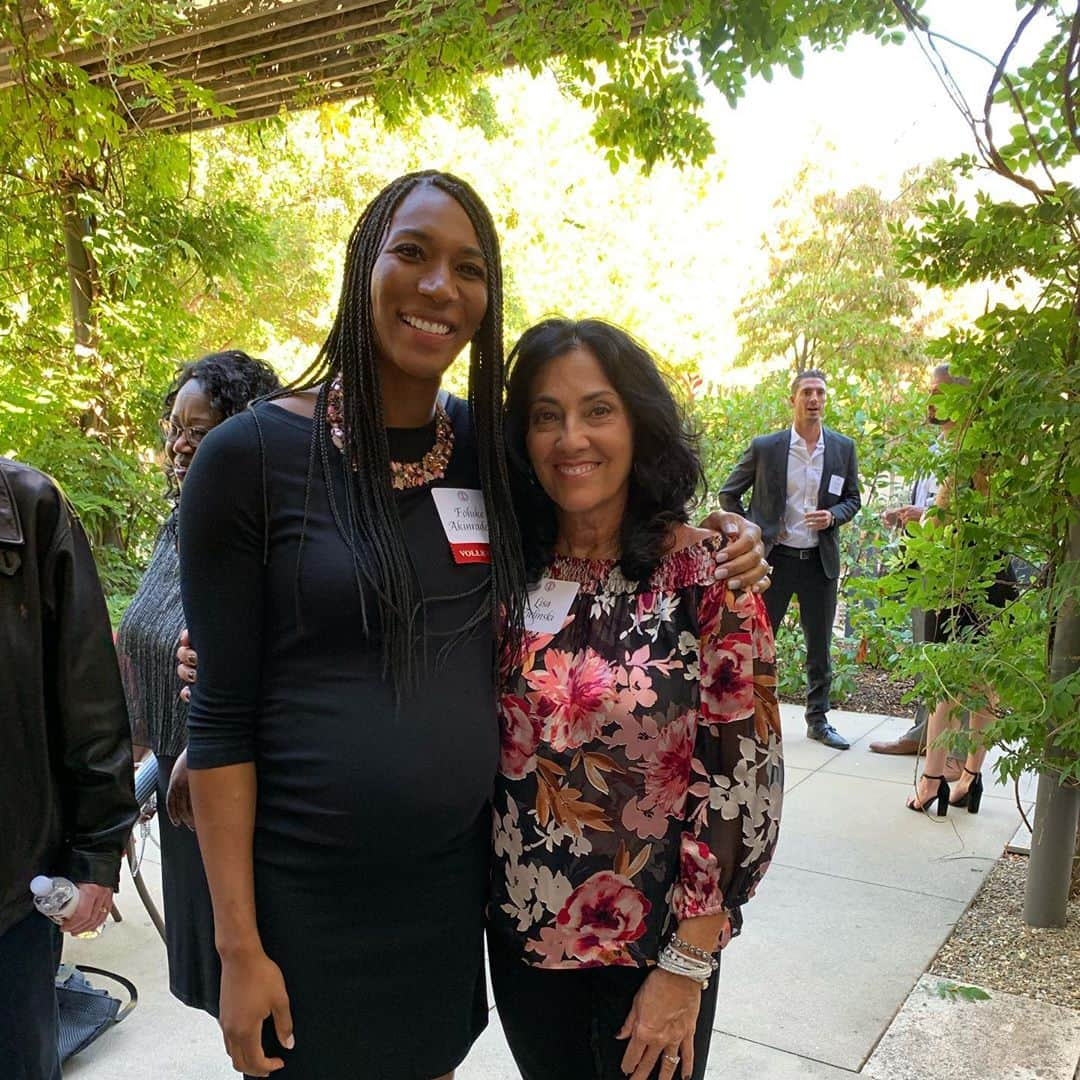 フォルケ・アキンラデウォさんのインスタグラム写真 - (フォルケ・アキンラデウォInstagram)「This past weekend I was inducted into the Stanford Athletics Hall of Fame and I’m still processing the magnitude of this honor.  Since I was a young girl, I had the lofty dream of attending Stanford University. So to have been granted the opportunity to not only earn a degree from the university, but to also compete playing the sport I love was beyond magical.  I am truly humbled and honored to have my name amongst the Stanford greats. I didn’t accomplish any of this on my own though. If not for God’s blessings, my teammates, coaches, family, and support system, I wouldn’t be where I am today. I am forever grateful and forever humbled. 🙏🏾 📷: @gostanford」9月26日 22時41分 - folukea