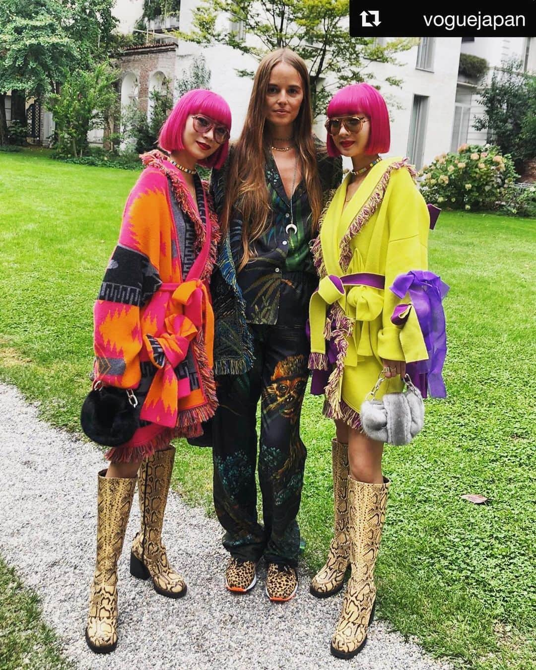 カルロッタ・オッディのインスタグラム：「🧡💜💛 @alanui SS20 presentation w/ @ayaxxamiaya and @amixxamiaya #Repost @voguejapan ・・・ ミラノ最終日。アラヌイの展示会でクリエイティブ・ディレクターのカルロッタとAMIAYAと。 #SS20 @alanui」