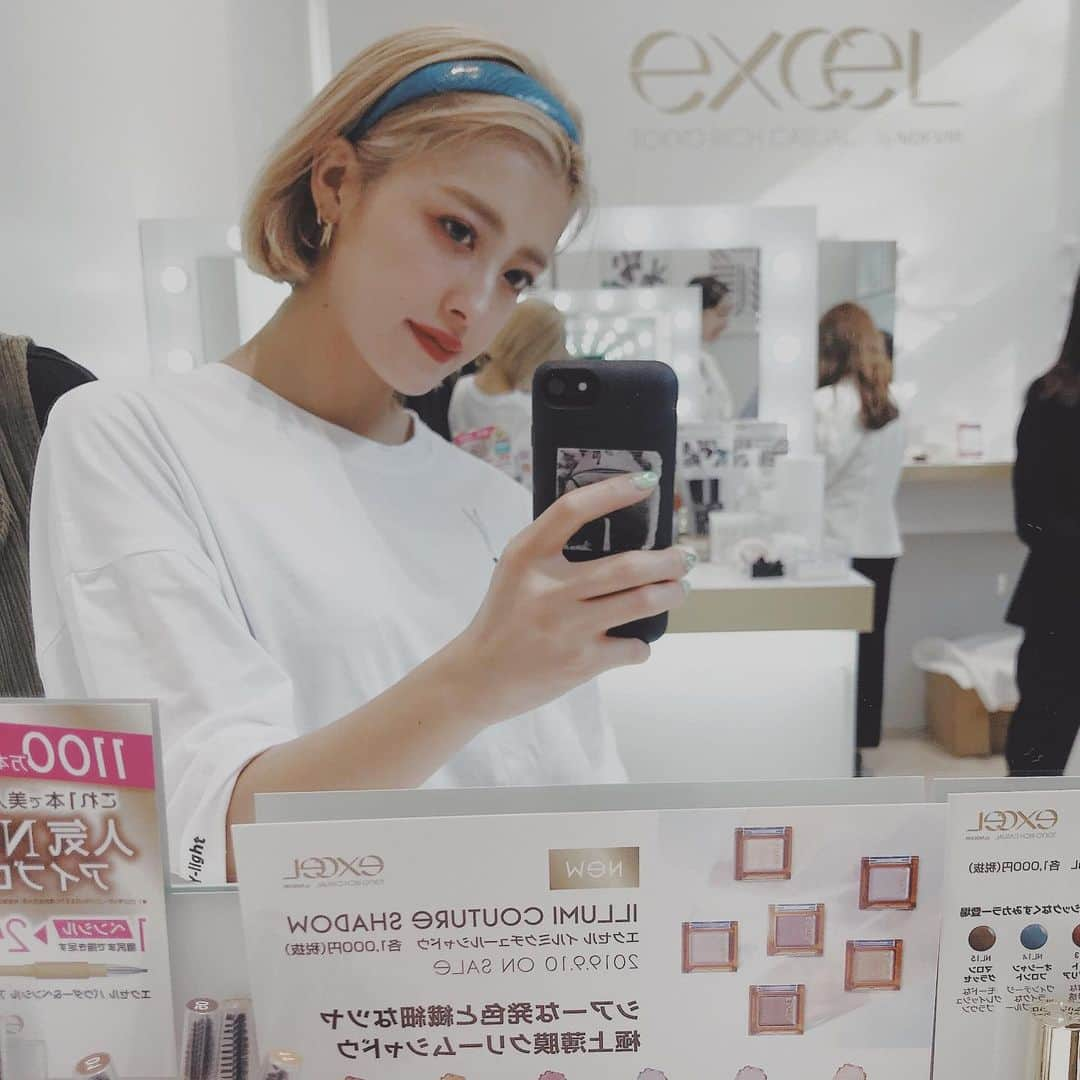 夏焼雅さんのインスタグラム写真 - (夏焼雅Instagram)「今日は "2019年AW excelイベント" にゆめちゃんと一足お先に行ってきました♡﻿ ﻿ 会場では @excelmake 新作のコスメが試せて秋の新作カラーをお試しする事ができます♪﻿ スキニーリッチライナーがほんのり赤みのあるテラコッタブラウン系の色味で一気に旬顔にしてくれるアイテムだったよ〜💋﻿ ﻿ イベントは27日（金）～ 9月29日（日）までだそうです🐶▼﻿ ＜excel Illuminate your beauty＞﻿ 【日時】﻿ 2019年9月27日（金）～ 9月29日（日）12:00～20:00﻿ 【場所】﻿ 表参道Ｒスタジオ（※表参道ヒルズ内）﻿ 【内容】﻿ ①新商品を中心としたタッチ＆トライコーナー﻿ ②プロのヘアメイクによるタッチアップコーナー（予約制：人数限定）﻿ ③アトラクションコーナー（商品やノベルティを引き上げて当てるアトラクション）﻿ ④商品展示コーナー﻿ ⑤SNS投稿キャンペーン（ホログラムがキラキラ輝くイルミクチュールブラシプレゼント）﻿ こんな感じで内容盛りだくさんなので遊びに行ってみてね〜❤️❤️❤️﻿ ﻿ ﻿ #エクセル　﻿ #excelmake　﻿ #イルミクチュールシャドウ﻿ #リアルクローズシャドウ　﻿ #セルフネイル﻿ #ロングカラードラッシュ﻿ #スキニーリッチライナー﻿ ﻿ ﻿」9月26日 23時20分 - miyaaa0825