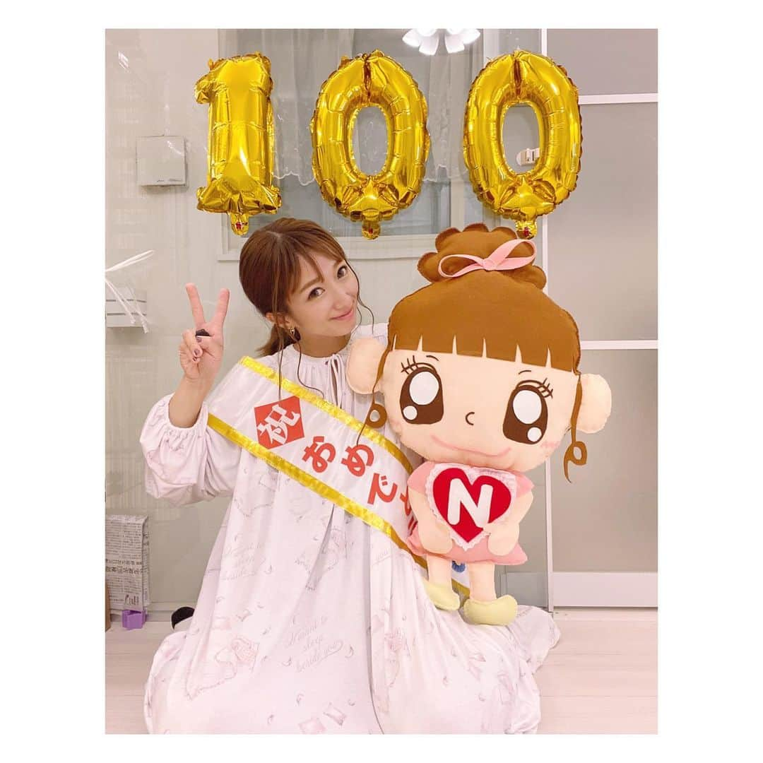 辻希美さんのインスタグラム写真 - (辻希美Instagram)「Instagram✨ フォロワー100万人突破致しましたぁ〜😆💕💕💕✨✨ 皆様本当にありがとうございます❤️ #Instagram #辻希美 #辻ちゃん #100万人突破 #ありがとう #ありがとう #ありがとう #💓💓💓 #皆様のおかげです✨ #本当にありがとう #これからも頑張ります #宜しくお願いします #100万人突破を記念して何かやりたいなぁと考えています #❤️ #100万人 #🤤💕 #100のバルーン #急いで#ドンキホーテ　で買ってきた #笑 #😂」9月27日 0時08分 - tsujinozomi_official