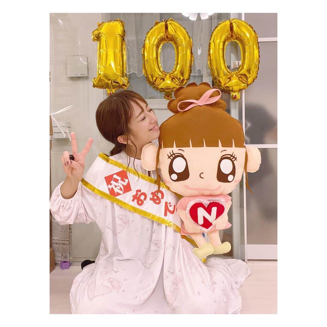 辻希美さんのインスタグラム写真 - (辻希美Instagram)「Instagram✨ フォロワー100万人突破致しましたぁ〜😆💕💕💕✨✨ 皆様本当にありがとうございます❤️ #Instagram #辻希美 #辻ちゃん #100万人突破 #ありがとう #ありがとう #ありがとう #💓💓💓 #皆様のおかげです✨ #本当にありがとう #これからも頑張ります #宜しくお願いします #100万人突破を記念して何かやりたいなぁと考えています #❤️ #100万人 #🤤💕 #100のバルーン #急いで#ドンキホーテ　で買ってきた #笑 #😂」9月27日 0時08分 - tsujinozomi_official