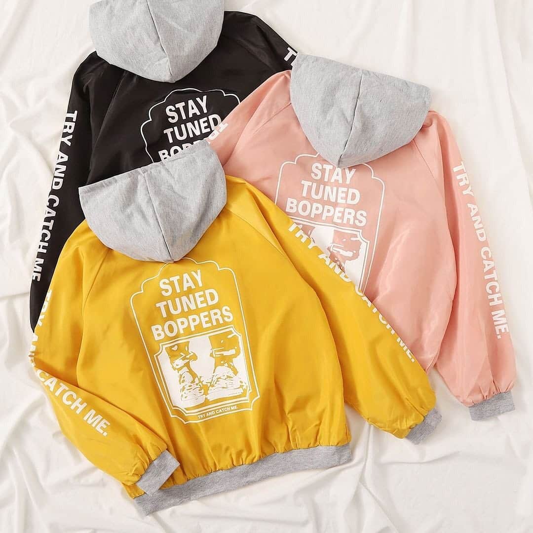 SHEINさんのインスタグラム写真 - (SHEINInstagram)「FALLing in love with these jackets💗💛🖤 Shop 'Letter Print Hooded Jacket' link in bio. ID:591627,561330 #SHEIN #SHEINOOTD #SHEINstyle #OOTD #letter #jacket」9月27日 0時01分 - sheinofficial