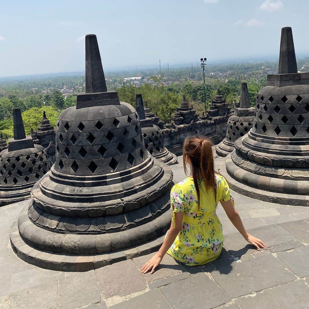 市原彩花さんのインスタグラム写真 - (市原彩花Instagram)「Yogyakarta Prambanan🌄 . インドネシアのジョグジャカルタに遺跡を見に来たよ🌄 いつもの#ベルトラ のツアーで、日本語ガイドさんに2つの遺跡を効率良く案内してもらったよ😊 夕陽×遺跡ってさらに神秘さが増すね…🌄 @veltra_official  #veltra#tabirepo#ベルトラ公認旅レポーター#yogyakarta#ジョグジャカルタ#indonesia#インドネシア#prambanan#プランバナン遺跡#borobudur#ボロブドゥール遺跡#遺跡#sunset . 久しぶりの後ろ姿シリーズ😇」9月27日 0時21分 - ayaka_ichihara