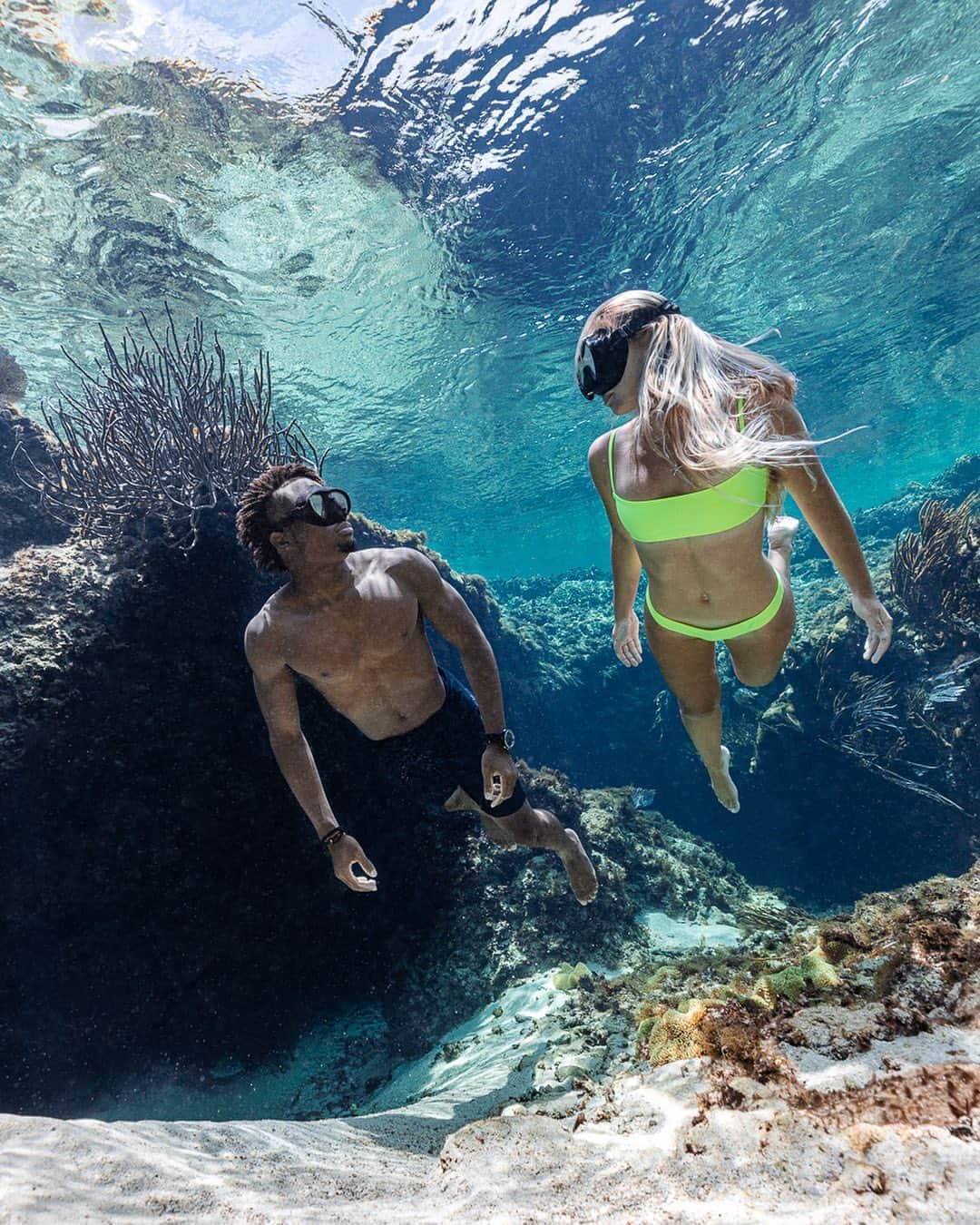 サシャ・カリスのインスタグラム：「Finally got @andremusgrove out from behind the camera and in a photo with me! 😁✨🐠💦」
