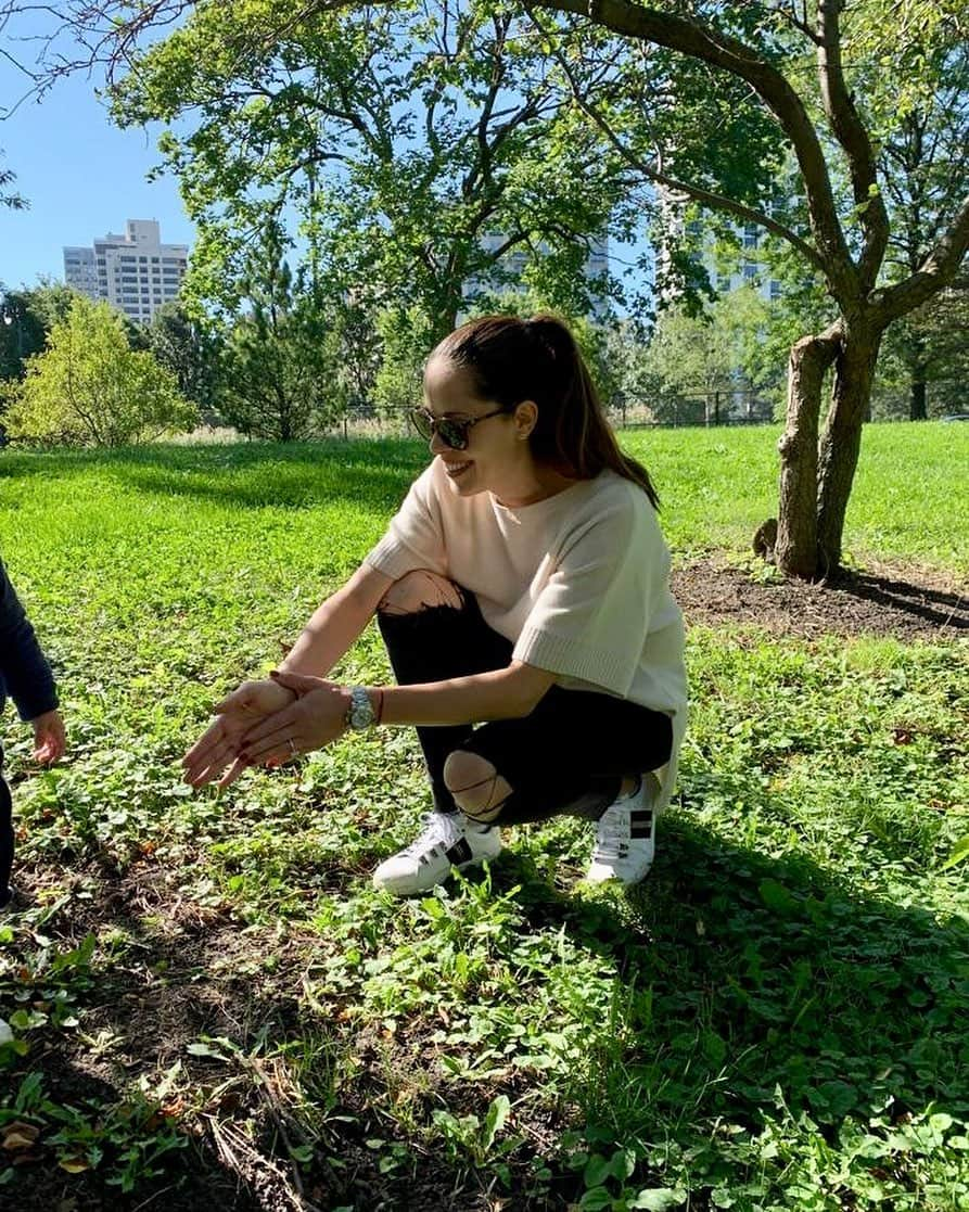 アナ・イバノビッチさんのインスタグラム写真 - (アナ・イバノビッチInstagram)「Exploring nature with kiddos 🍂💙」9月27日 1時17分 - anaivanovic