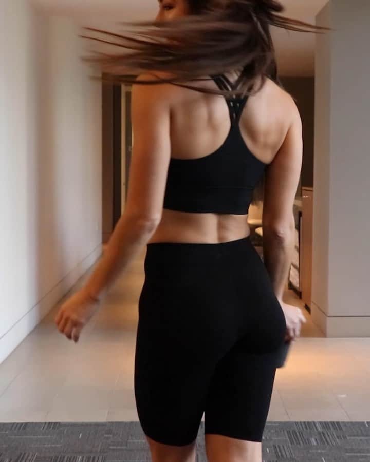 ホープ・ビールのインスタグラム：「Let’s go get them abs! Try these moves to lean and tighten your core! Fueled by @Redline_Energy #BlackDiamond fully dosed with 20,177mg of active ingredients for muscle building! - Follow the Inventor of #Redline - @BangEnergy.CEO  Outfit from @BangRevolution.Apparel #BangEnergy #EnergyDrink #RedlineEnergy #RedlineEnergyDrink」