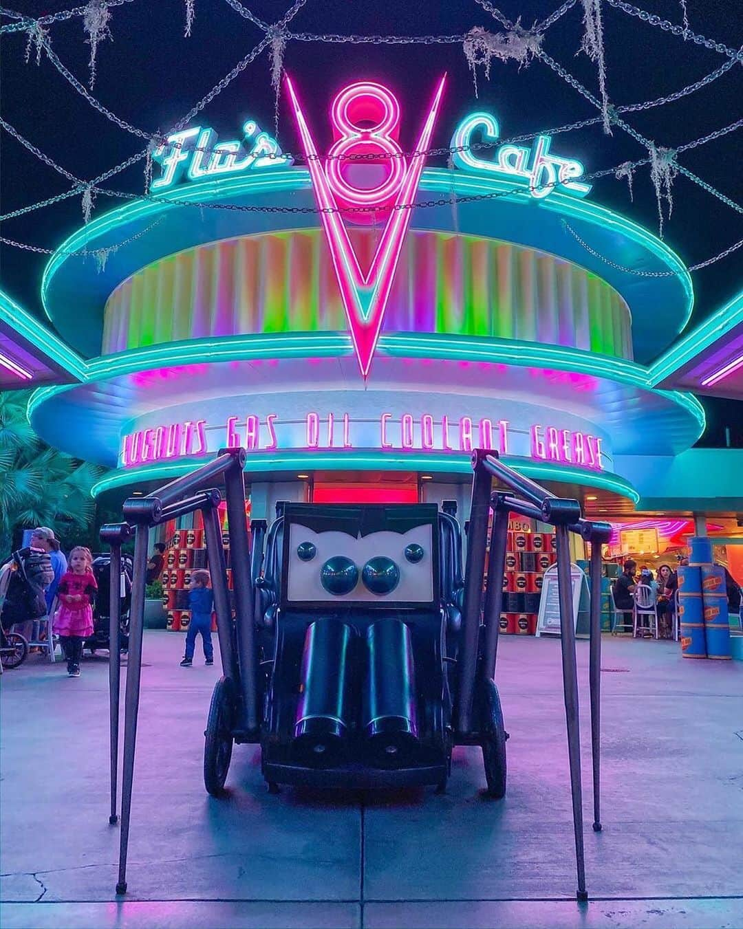 ディズニーランドさんのインスタグラム写真 - (ディズニーランドInstagram)「Trunk or treat! 🍭 Have you picked out your Halloween carstume yet? #HalloweenTime (📷: @thecalibae)」9月27日 1時21分 - disneyland