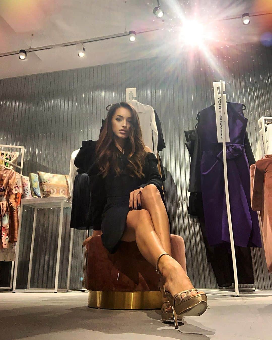 ラリサ・ヨルダケのインスタグラム：「If you not confident enough to rule your life, your lose! #always #confident🖤  @confident.br」