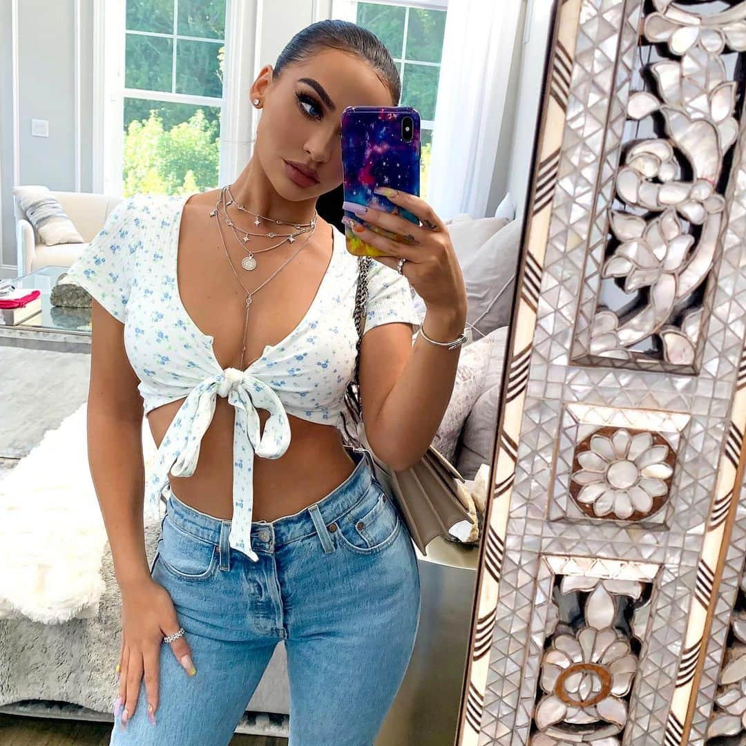 Carli Bybelのインスタグラム：「found my new favorite pair of👖! they fit perfect and have a nice stretch to them. what brand are you favorites? (link to these on my story)」