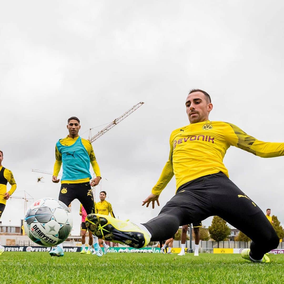 ボルシア・ドルトムントさんのインスタグラム写真 - (ボルシア・ドルトムントInstagram)「💪 Working hard to be ready for saturday! 👊 #bvb #borussiadortmund #bvb09 #dortmund #bvbsvw #pacoalcacer #nopaconoparty」9月27日 2時15分 - bvb09