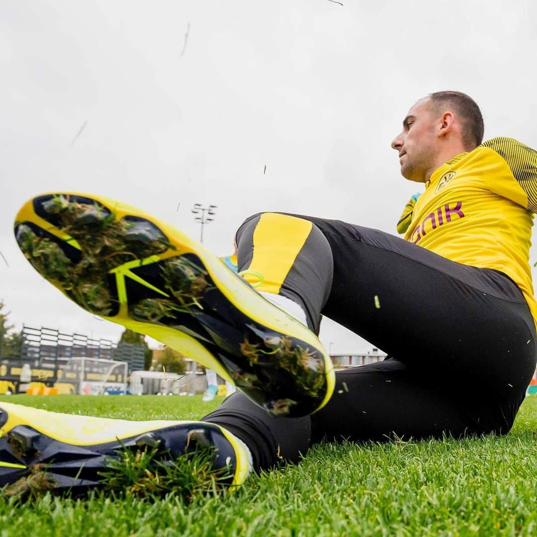 ボルシア・ドルトムントさんのインスタグラム写真 - (ボルシア・ドルトムントInstagram)「💪 Working hard to be ready for saturday! 👊 #bvb #borussiadortmund #bvb09 #dortmund #bvbsvw #pacoalcacer #nopaconoparty」9月27日 2時15分 - bvb09