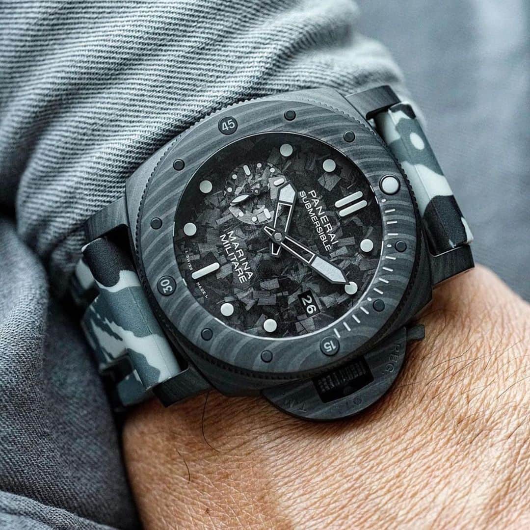パネライのインスタグラム：「That forged carbon dial on the #Panerai #PAM979 47mm Marina Militare Submersible is just 🔥😍 pic by @watchstylo #paneraicentral」