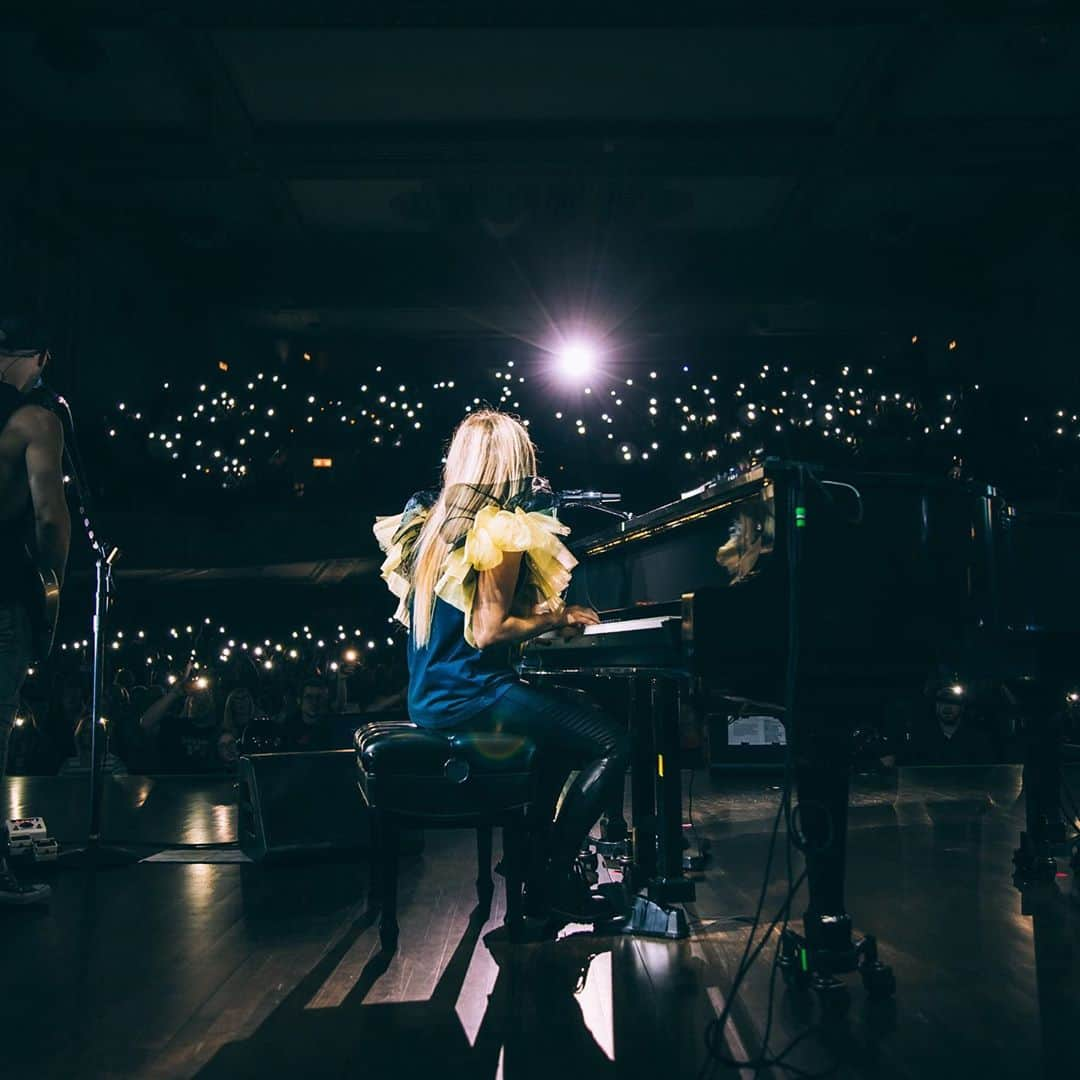 アヴリル・ラヴィーンさんのインスタグラム写真 - (アヴリル・ラヴィーンInstagram)「Minneapolis,  I love you. Thank you. 💋❤️🎸」9月27日 2時43分 - avrillavigne