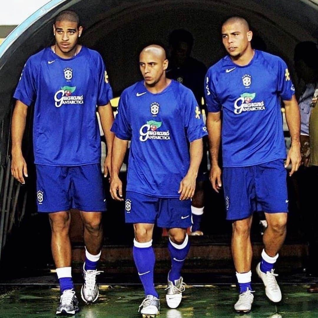 さんのインスタグラム写真 - (Instagram)「Legends 🇧🇷 💛 . . . . . . #seleção #futebol #classicfootball #classicfootballplayers  #r10#adrianoimperador #r9 #r9 #ronaldo #ronaldofenomeno #baudaseleção #rc3 #juan4 #cafú #ronaldinhogaucho #futebolbrasileiro #brazill #futebolbrasileiro #kaka8 #realmadrid #arsenal #zeroberto #ronaldo #seleccionbrasil #seleccionbrasileña #ronaldinho #niketiempo#ronaldo9」9月27日 2時59分 - ronaldolima