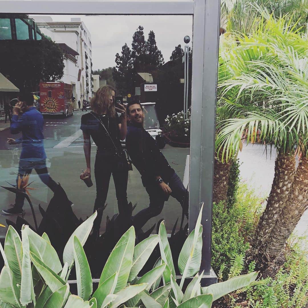 アシュレイ・ベンソンのインスタグラム：「Bizzzzness meetings with my partner @izakr」