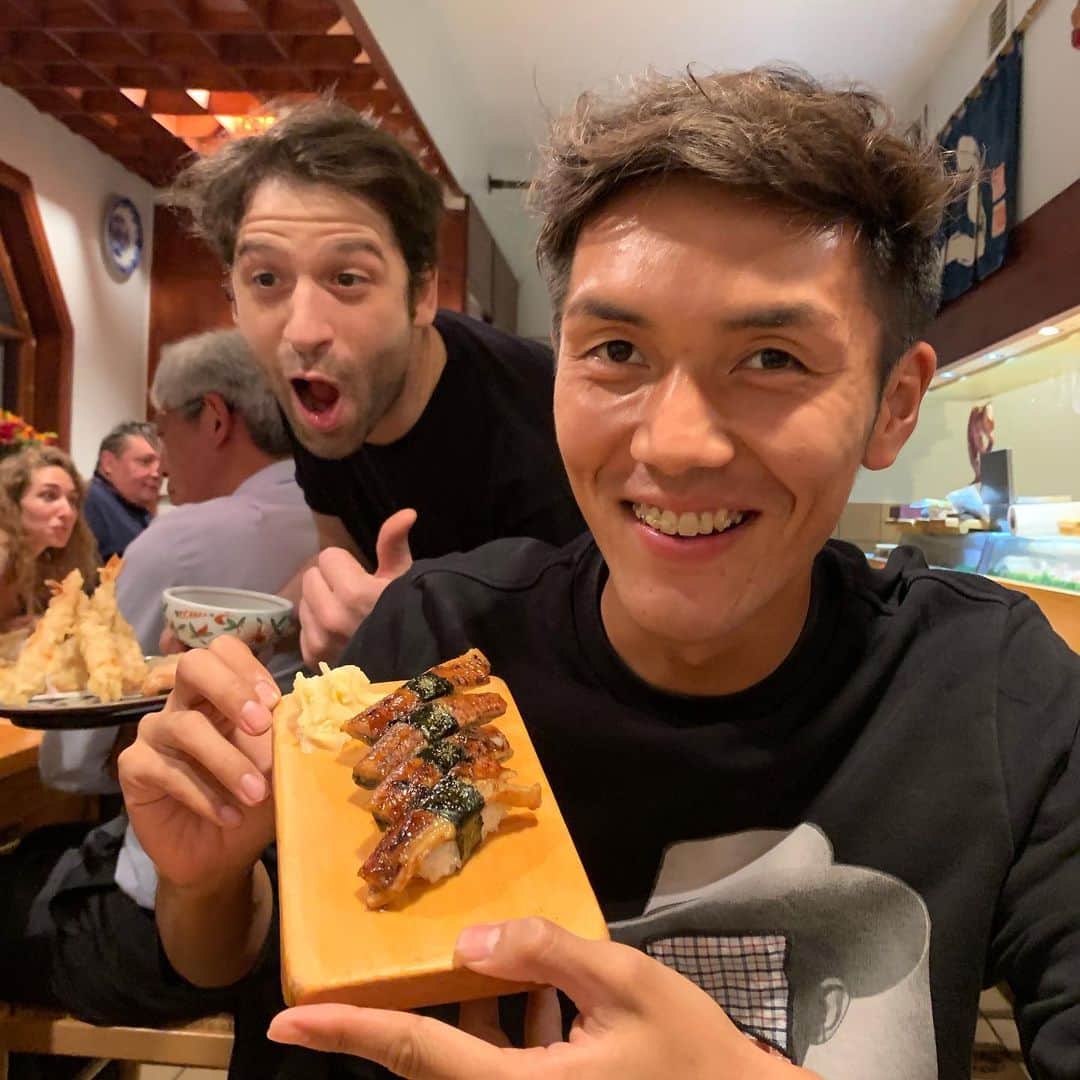 久保裕也のインスタグラム：「ブリュッセル三辰 美味しかった🇯🇵 #後ろ」