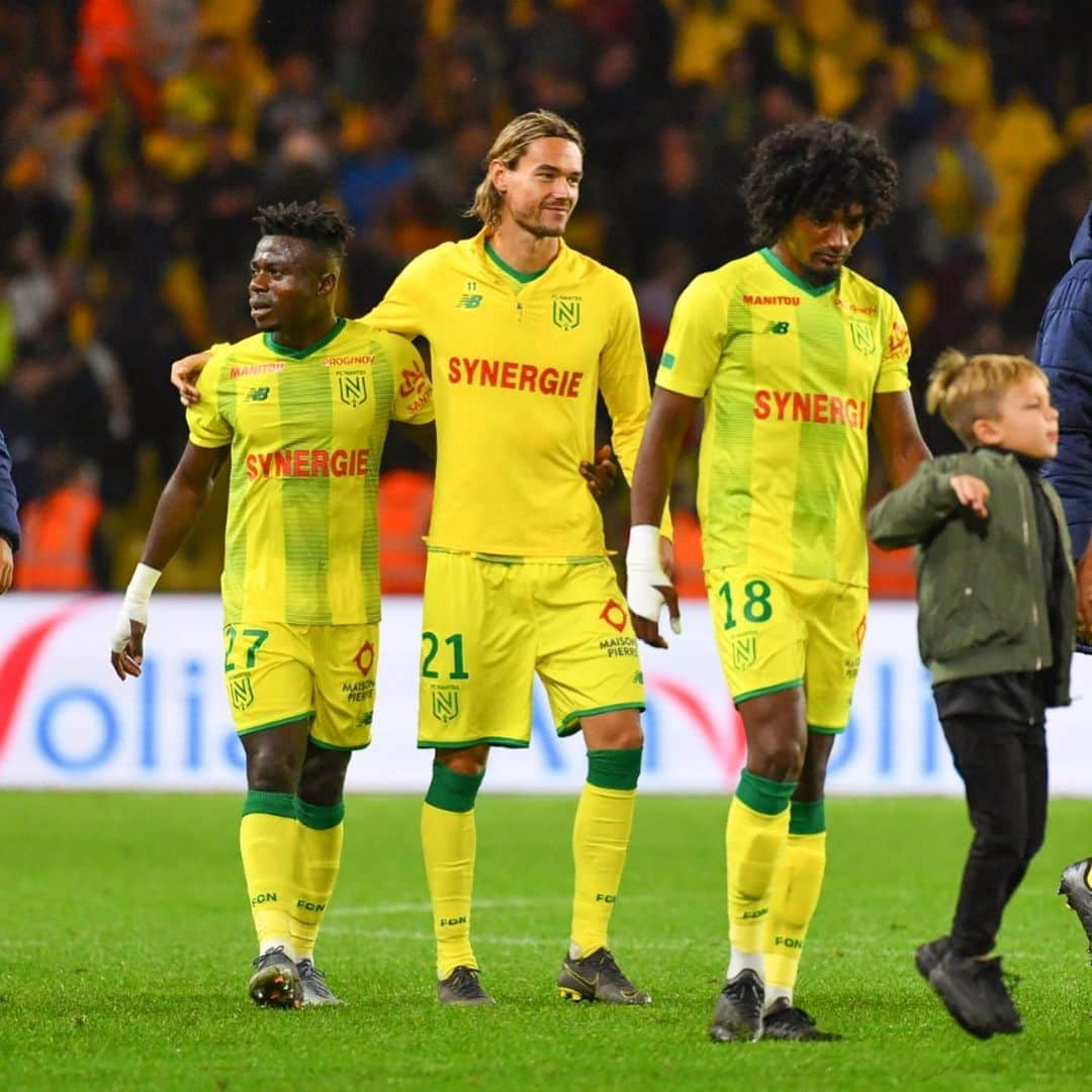 レネ・クルヒンのインスタグラム：「Derby is yellow and green again🔰. Thank you fans for amazing support💛💚 📷 @arnaud_duret #alleznantes #ligue1」